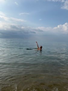 Mae haad Beach Phuket Thailand schwimmen im Meer