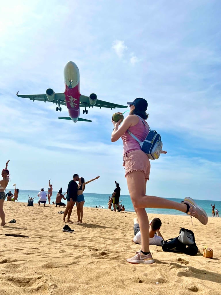 Haad Mai Khao Strand Flugzeugspot hinterm Flughafen Phuket Thailand Highlight